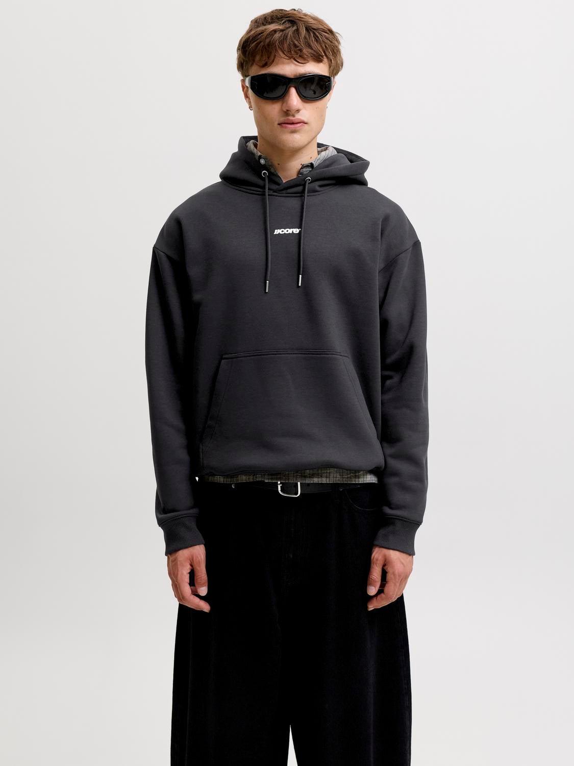 model_shot-front